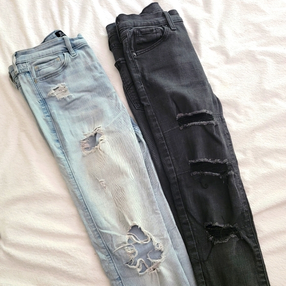 2 pairs Hollister Jeans - Picture 2 of 3